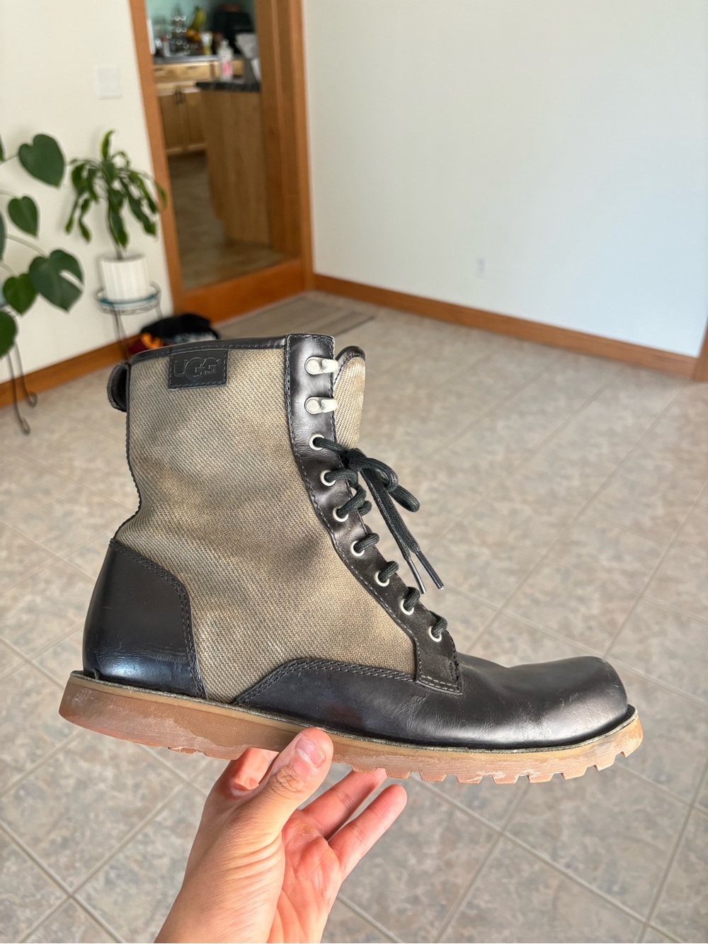UGG CHESTNUT WATERPROOF LEATHER/Canvas BOOTS, MEN US SIZE 11